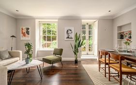 Retro New Town Garden Flat